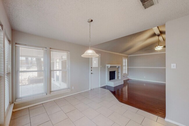 Building Photo - Available June 1st! 3 Bedroom 2 Bath East ...
