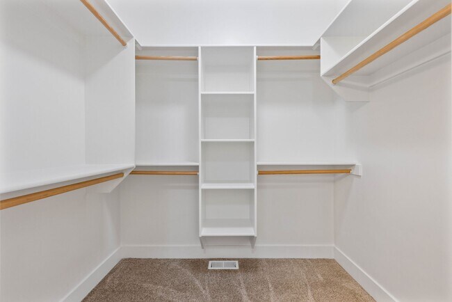 Building Photo - MODERN 3 BED 2.5 BATH TOWNHOME IN SAINT ANTHONY