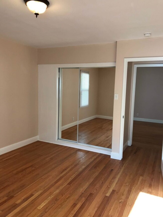 Building Photo - 3110 Oak St