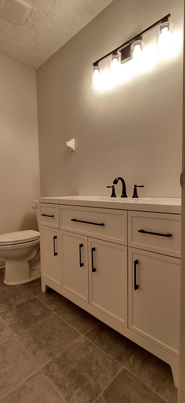 Building Photo - 2502 Thimbleberry Rd