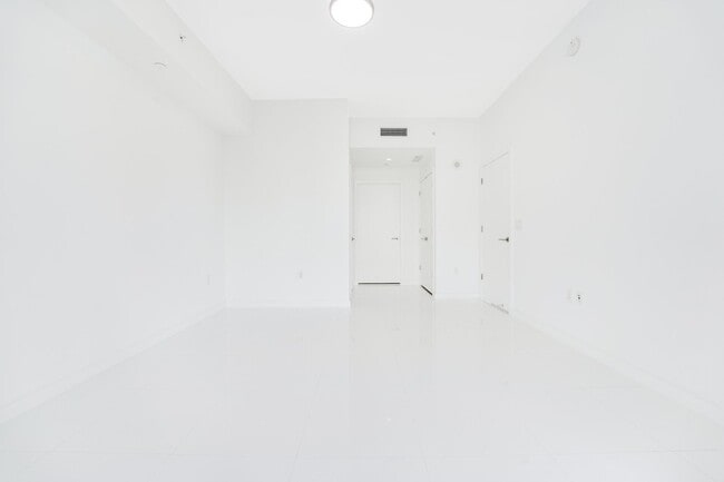 Building Photo - 851 NE 1st Ave