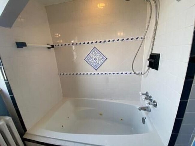 Tub and Shower - 3459 Denny St