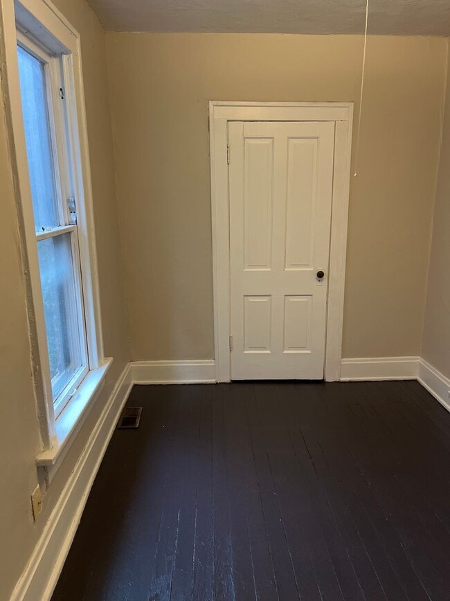 Building Photo - Muir - 1219-1221 Forsythe Ave