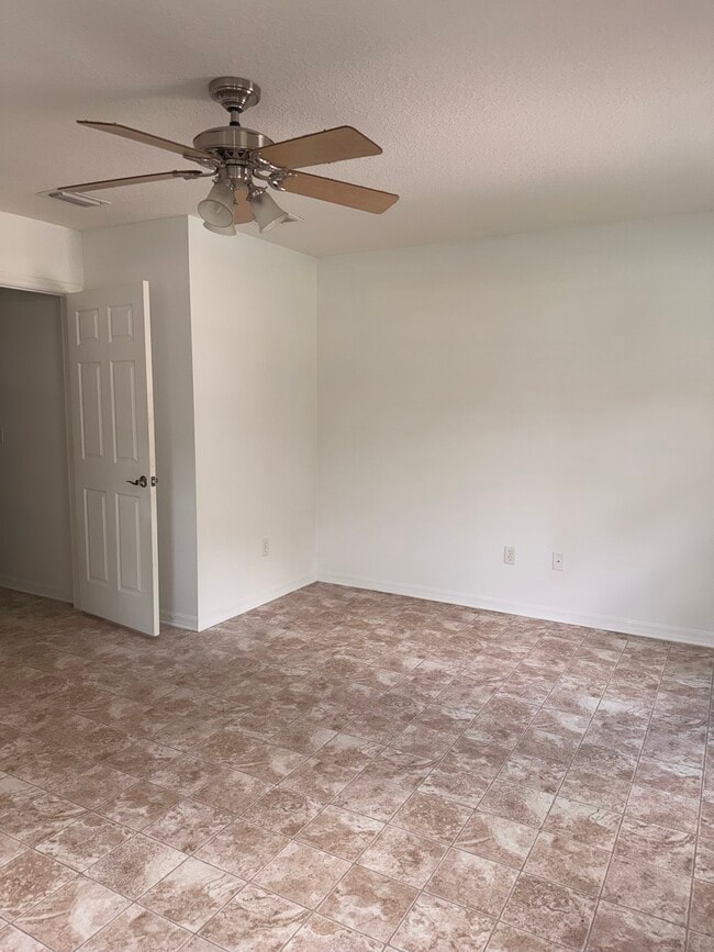 Building Photo - Bradford Duplex