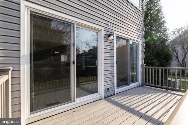 Building Photo - 835 Chanticleer