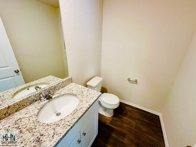 Building Photo - Spacious 4 Bed, 2.5 Bath Two-Story Home, 1...