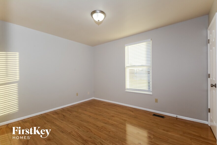 Building Photo - 284 Bluemont Ct