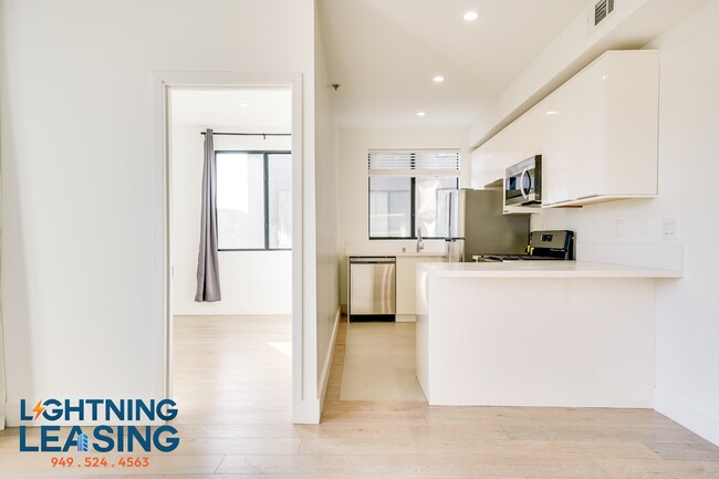 Building Photo - 8811-8815 Burton Way