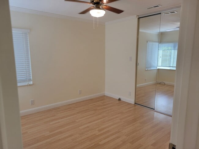 Building Photo - Single level 3 bedroom home in Glorietta N...