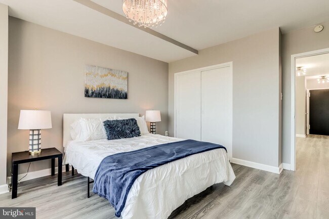 Building Photo - 1011 Arlington Blvd