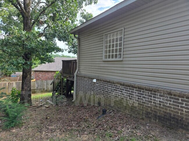 Building Photo - 1901 Hidden Creek Dr