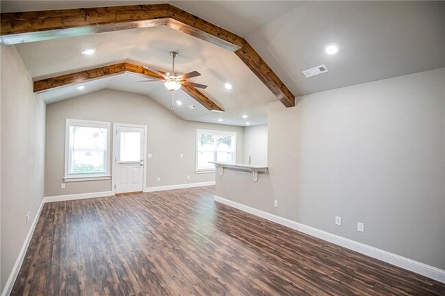 Building Photo - 508 E Osage Trce