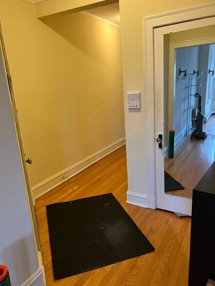 Building Photo - 1406 W Warner Ave