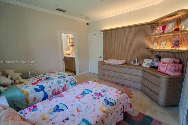 Building Photo - 2493 Poinciana Dr