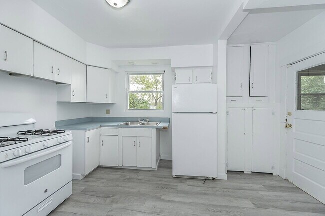 Building Photo - 639 Probasco St