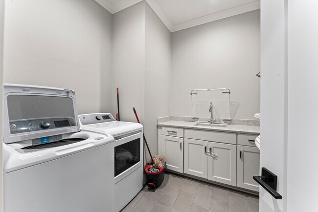 Building Photo - 3314 W Villa Rosa St