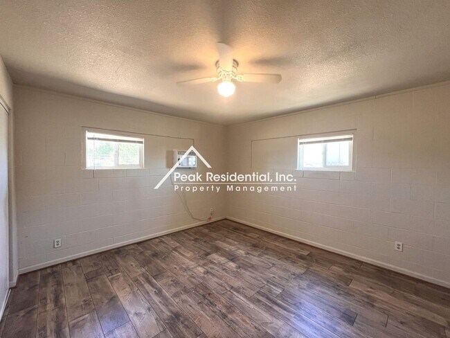 Building Photo - 3201 Leona Cir