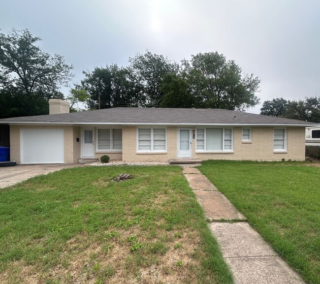 Building Photo - Newly renovated 3 bedroom in Central Waco