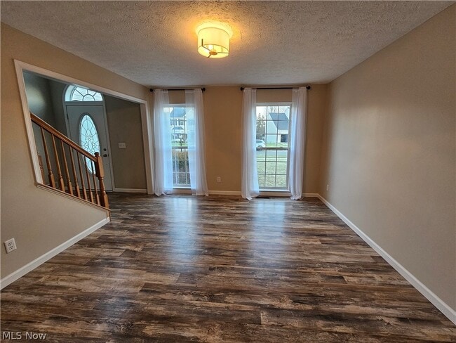 Building Photo - 687 Brookside Ln