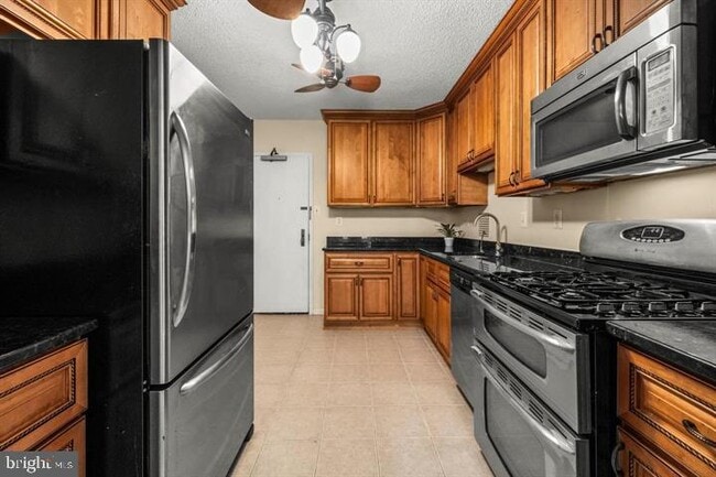 Building Photo - 3701 S George Mason Dr