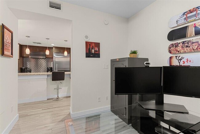 Building Photo - 1208 E Kennedy Blvd