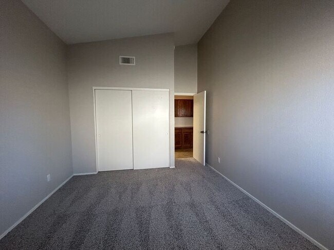 Building Photo - 6858 S 19th St