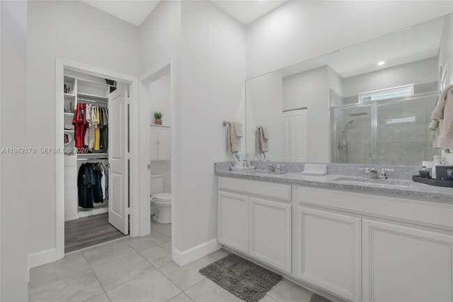 Building Photo - 1827 Lake Cove Dr