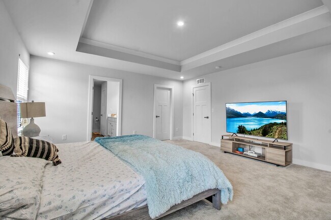 Building Photo - 4966 Brauer Dr