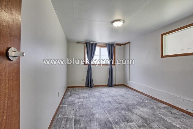 Building Photo - 2952 SW Huber St