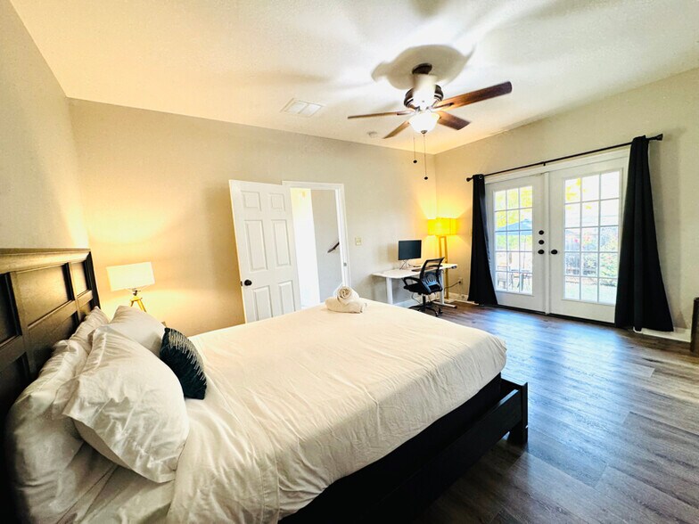 Building Photo - 2801 Goodwin Ave