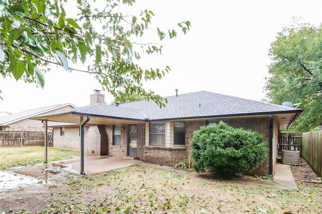 Building Photo - 2013 Bonnycastle Ln