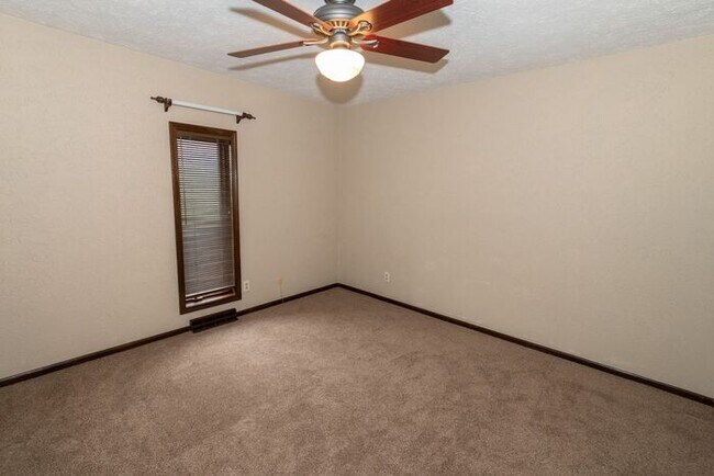Building Photo - Prairie Lane Estates 3 bedroom ranch with spacious rooms and amenities beyond your imagination
