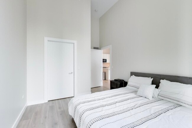 Building Photo - 14 W Superior St