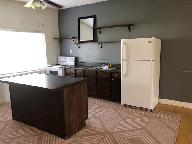 Building Photo - 3 Lotus Lake Dr