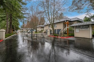 Building Photo - 2Bd/2Ba Bellevue Condo