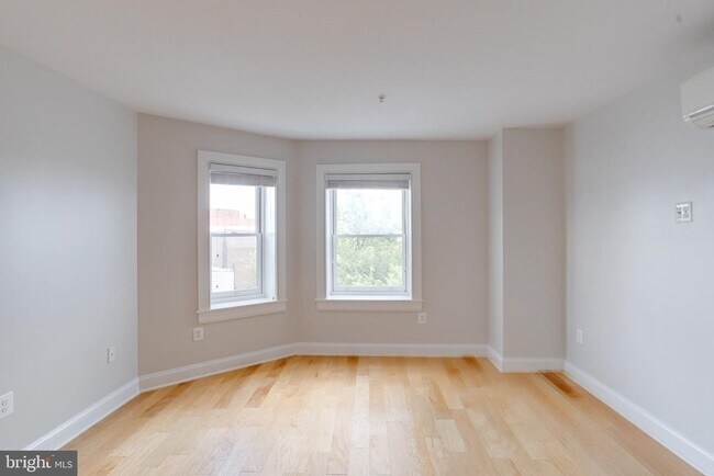 Building Photo - 847 Park Ave