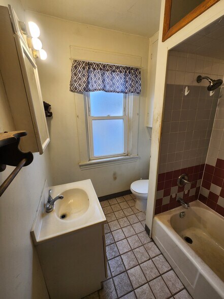 Bathroom - 427 1st St