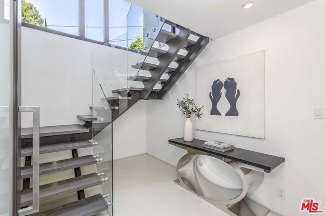 Building Photo - 9834 Wanda Park Dr