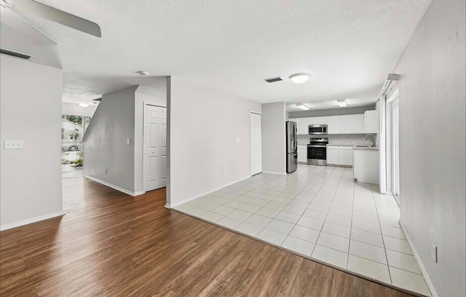Building Photo - 13933 Jacobson Dr