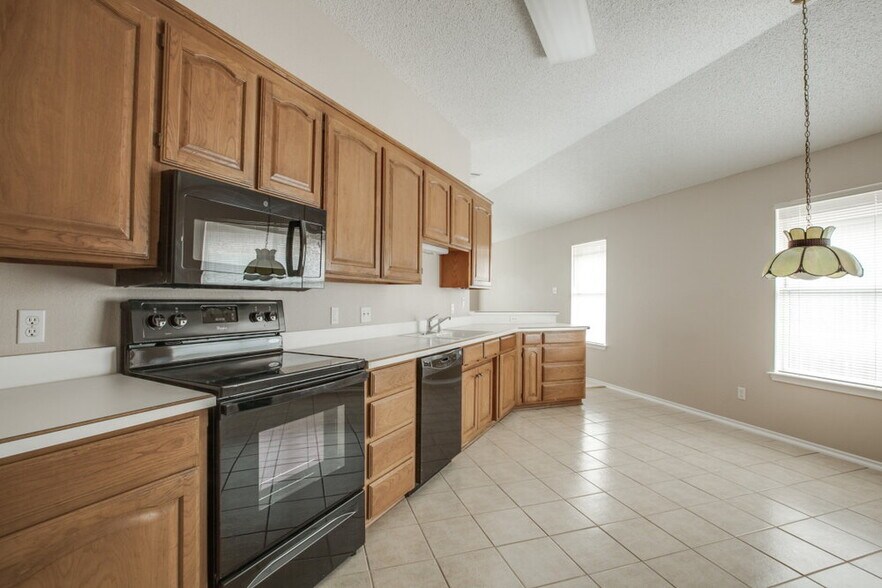 Building Photo - 7625 Mahonia Dr
