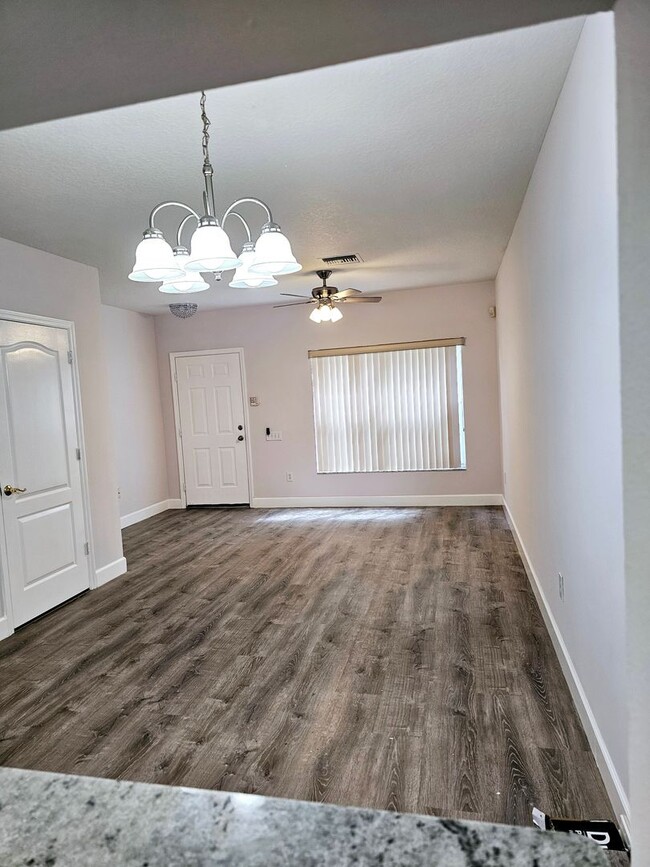 Building Photo - Regency Key Townhouse