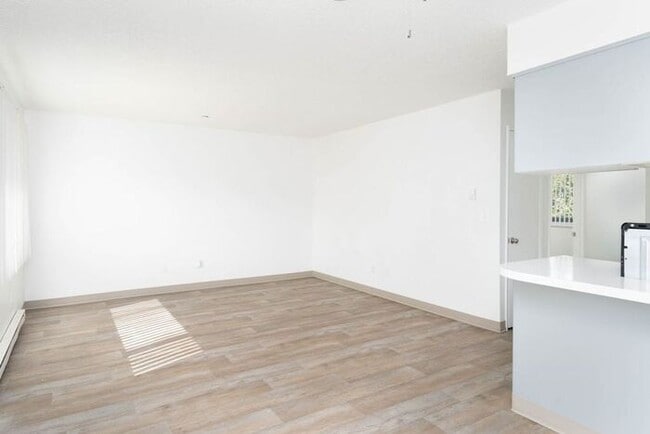 Building Photo - 2 bedroom unit close to downtown Gresham!!