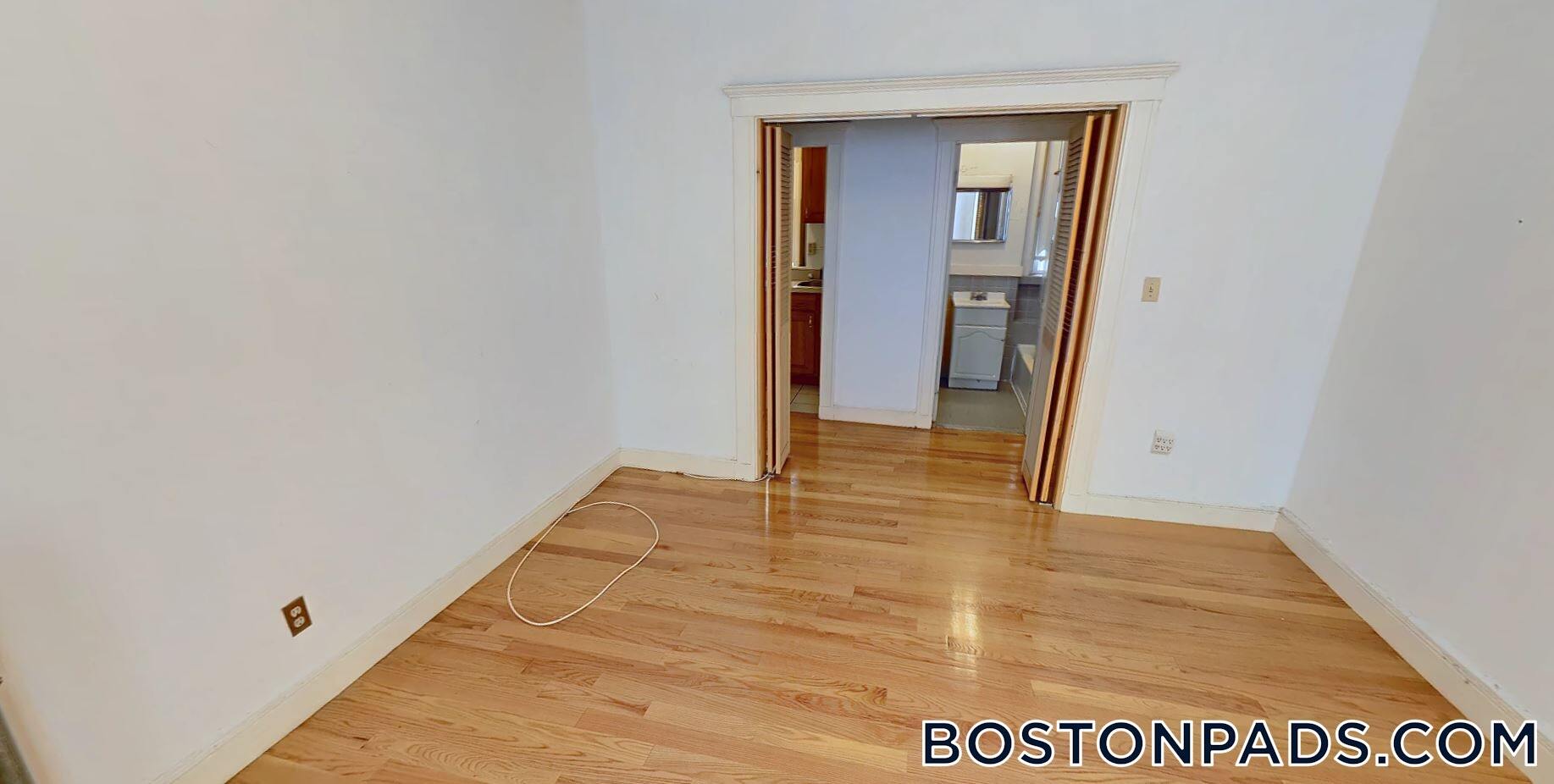 Building Photo - 137 Park Dr