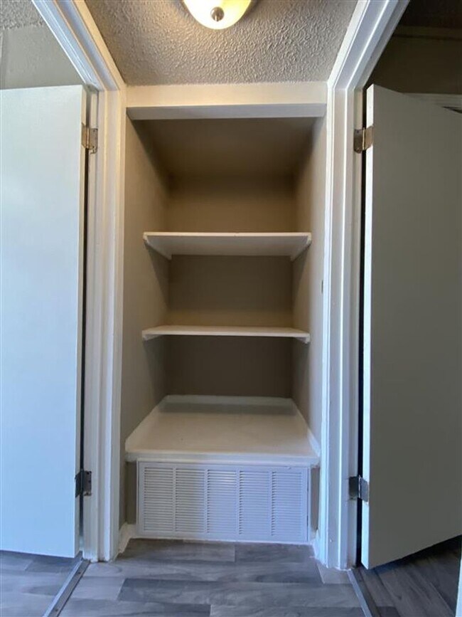 Building Photo - 1208 Churing Dr