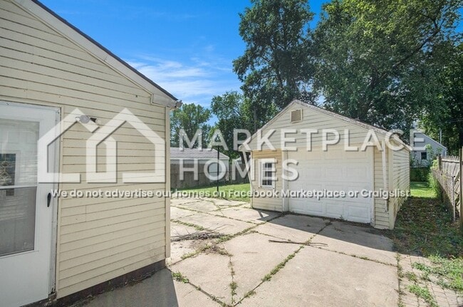 Building Photo - 22375 Eastwood Ave