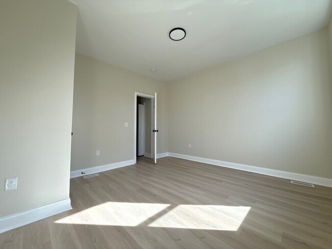 Building Photo - Three Bedroom Home in Baltimore