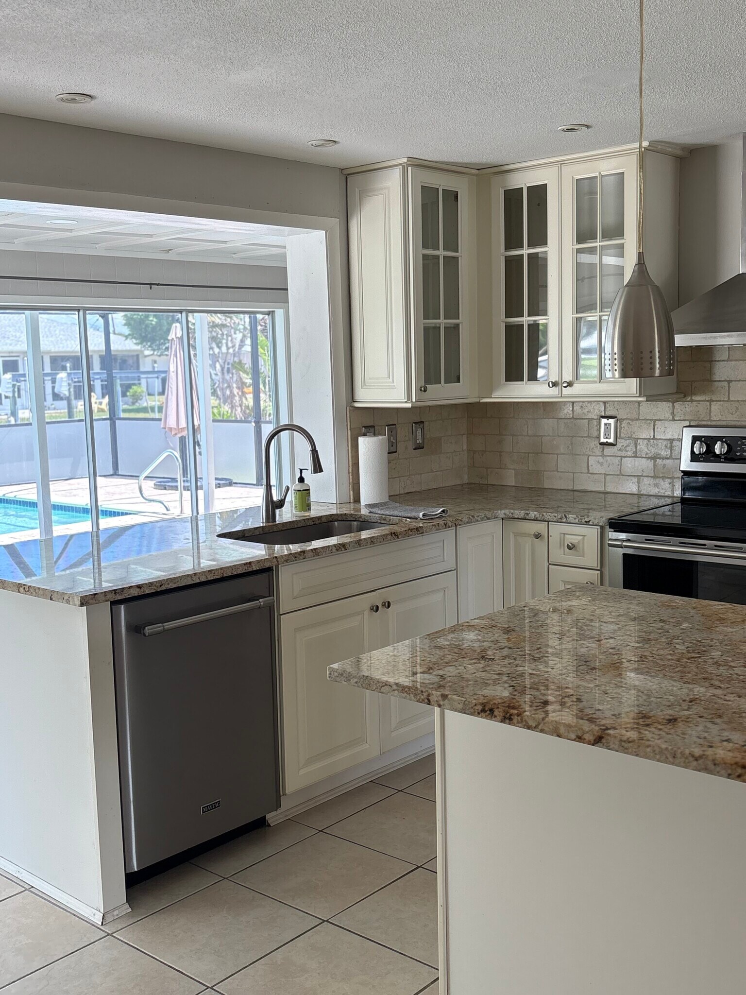 Granite countertops and subway style tile backsplash make this a beautiful place to entertain. - 4332 S Atlantic Cir