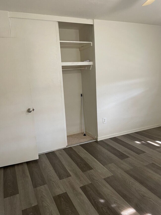 Building Photo - Convenient Port Charlotte Location!