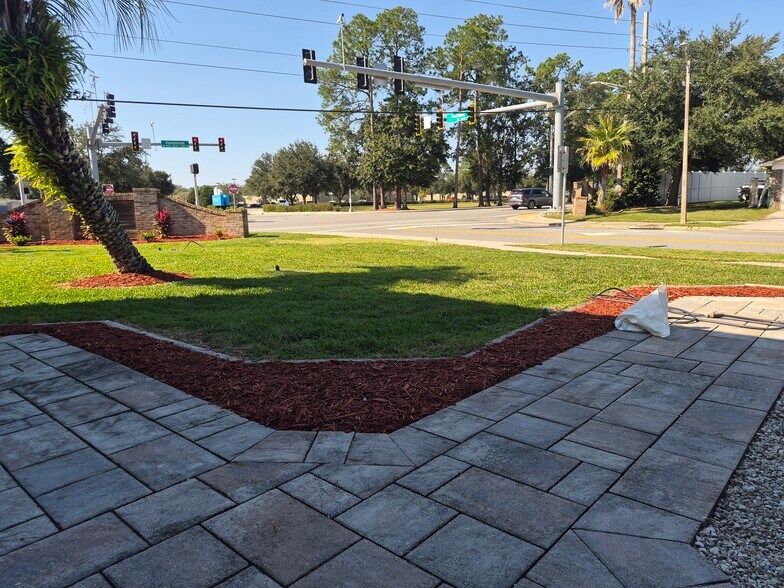 Front entrance - 8640 Rockland Dr