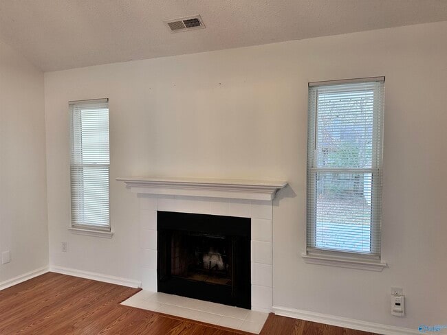 Building Photo - 13908 Creely Dr SW